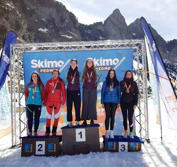Podio U16 femenina - En 2do lugar Mónica Ruiz de Madrid y Beatriz D'Asprer de Aragón Campeonato de España de Skimo por equipos